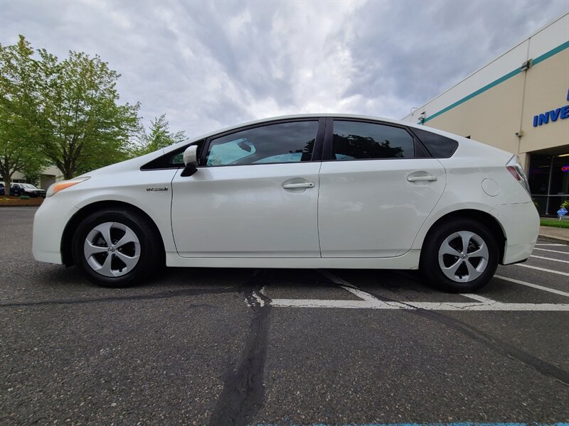2012 Toyota Prius Two Hatchback / HYBRID / Blue-Tooth / Fresh Trade  / 4-cyl 1.8L / GAS SAVER / Excellent Condition - Photo 3 - Portland, OR 97217