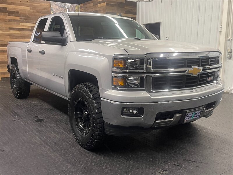 2014 Chevrolet Silverado 1500 LT Z71 4X4 / 5.3L V8 / LIFTED w/ NEW WHEELS & TIRE  Z71 OFF RD / Backup Cam / NEW 35 " A/T TIRES & AMERICAN RACING WHEELS - Photo 2 - Gladstone, OR 97027