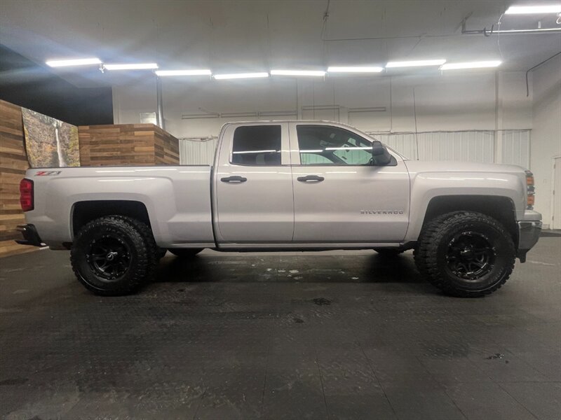 2014 Chevrolet Silverado 1500 LT Z71 4X4 / 5.3L V8 / LIFTED w/ NEW WHEELS & TIRE  Z71 OFF RD / Backup Cam / NEW 35 " A/T TIRES & AMERICAN RACING WHEELS - Photo 4 - Gladstone, OR 97027