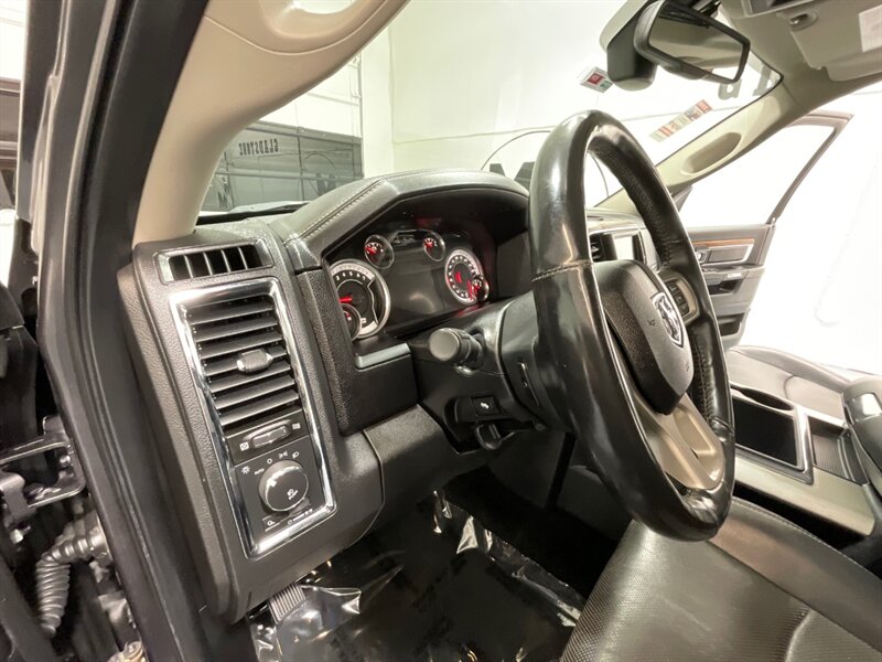 2014 RAM 1500 Laramie Crew Cab 4X4 / 5.7L V8 / FULLY LOADED  / Leather & Sunroof - Photo 16 - Gladstone, OR 97027