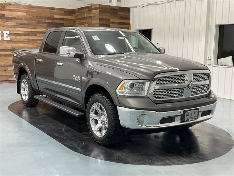 2014 RAM 1500 Laramie Crew Cab 4X4 / 5.7L V8 / FULLY LOADED  / Leather & Sunroof - Photo 2 - Gladstone, OR 97027