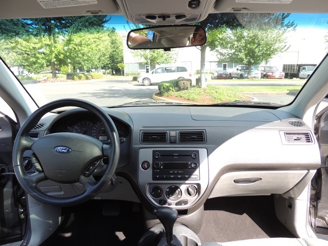 2006 Ford Focus ZX5 SES / 4-Door / Hatchback/ Leather/ Sunroof   - Photo 38 - Portland, OR 97217