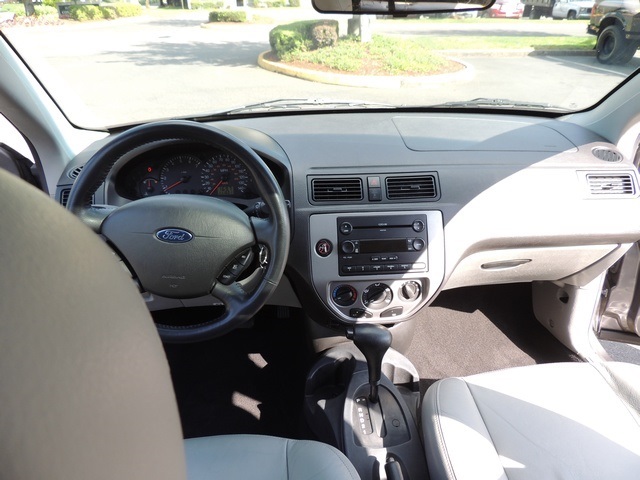 2006 Ford Focus ZX5 SES / 4-Door / Hatchback/ Leather/ Sunroof   - Photo 37 - Portland, OR 97217