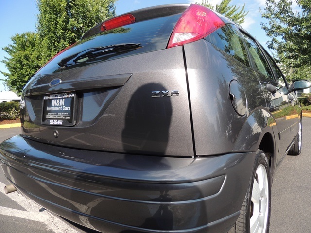 2006 Ford Focus ZX5 SES / 4-Door / Hatchback/ Leather/ Sunroof   - Photo 12 - Portland, OR 97217