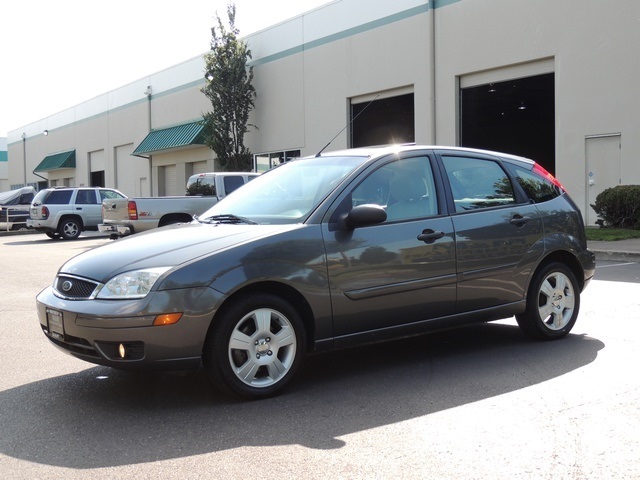 2006 Ford Focus ZX5 SES / 4-Door / Hatchback/ Leather/ Sunroof   - Photo 41 - Portland, OR 97217