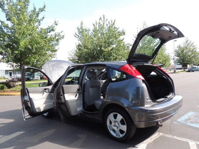 2006 Ford Focus ZX5 SES / 4-Door / Hatchback/ Leather/ Sunroof   - Photo 26 - Portland, OR 97217