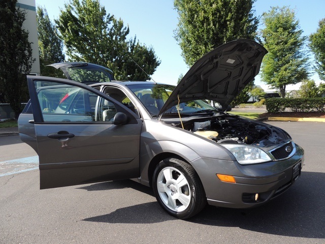 2006 Ford Focus ZX5 SES / 4-Door / Hatchback/ Leather/ Sunroof   - Photo 29 - Portland, OR 97217