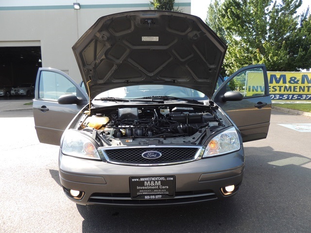 2006 Ford Focus ZX5 SES / 4-Door / Hatchback/ Leather/ Sunroof   - Photo 30 - Portland, OR 97217