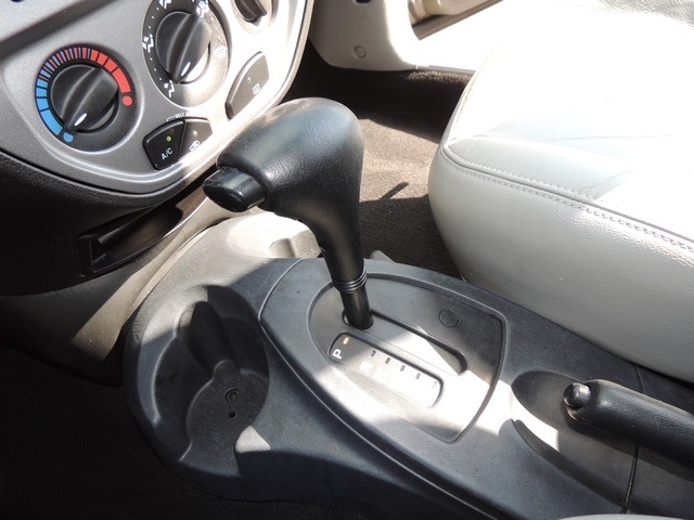 2006 Ford Focus ZX5 SES / 4-Door / Hatchback/ Leather/ Sunroof   - Photo 19 - Portland, OR 97217