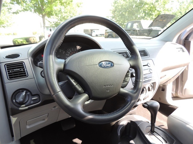 2006 Ford Focus ZX5 SES / 4-Door / Hatchback/ Leather/ Sunroof   - Photo 33 - Portland, OR 97217