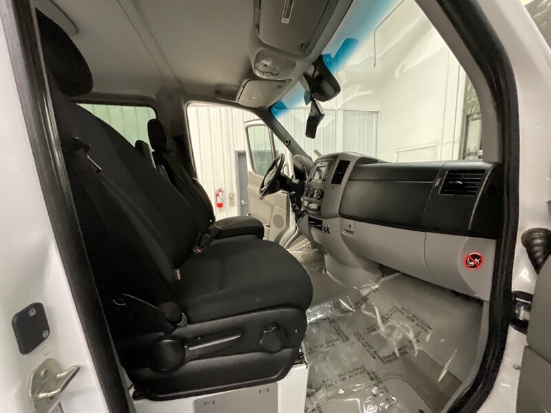 2017 Mercedes-Benz Sprinter 2500 Passenger Van 4X4 / 3.0L V6 DIESEL / 62K MILE  / 12-Passenger Van / Standard Roof & 144 " WB / 4X4 - Photo 14 - Gladstone, OR 97027