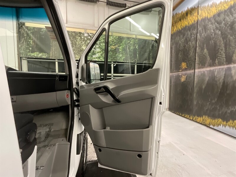 2017 Mercedes-Benz Sprinter 2500 Passenger Van 4X4 / 3.0L V6 DIESEL / 62K MILE  / 12-Passenger Van / Standard Roof & 144 " WB / 4X4 - Photo 28 - Gladstone, OR 97027