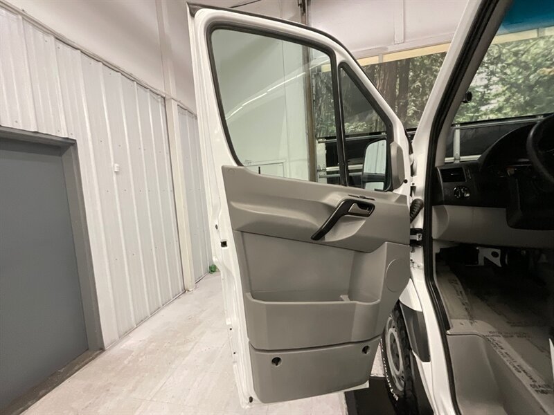 2017 Mercedes-Benz Sprinter 2500 Passenger Van 4X4 / 3.0L V6 DIESEL / 62K MILE  / 12-Passenger Van / Standard Roof & 144 " WB / 4X4 - Photo 27 - Gladstone, OR 97027