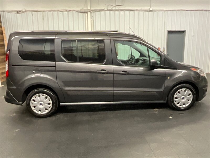 2016 Ford Transit Connect XLT LWB MiniVan / 3RD ROW SEAT / Backup Camera  NEW TIRES / SHARP & CLEAN !! - Photo 4 - Gladstone, OR 97027