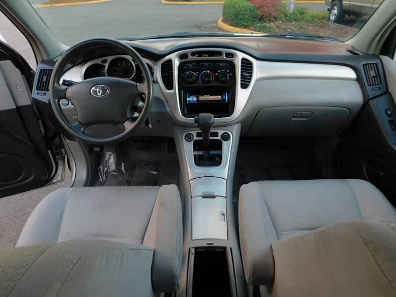 2007 Toyota Highlander Sport SR5 V6 4X4 3RD ROW / Fresh Trade-in Excl Con   - Photo 13 - Portland, OR 97217