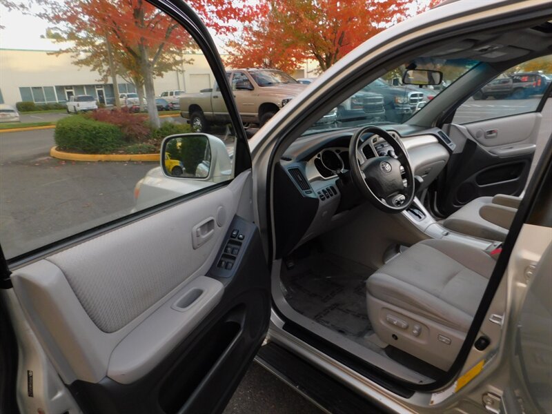 2007 Toyota Highlander Sport SR5 V6 4X4 3RD ROW / Fresh Trade-in Excl Con   - Photo 31 - Portland, OR 97217