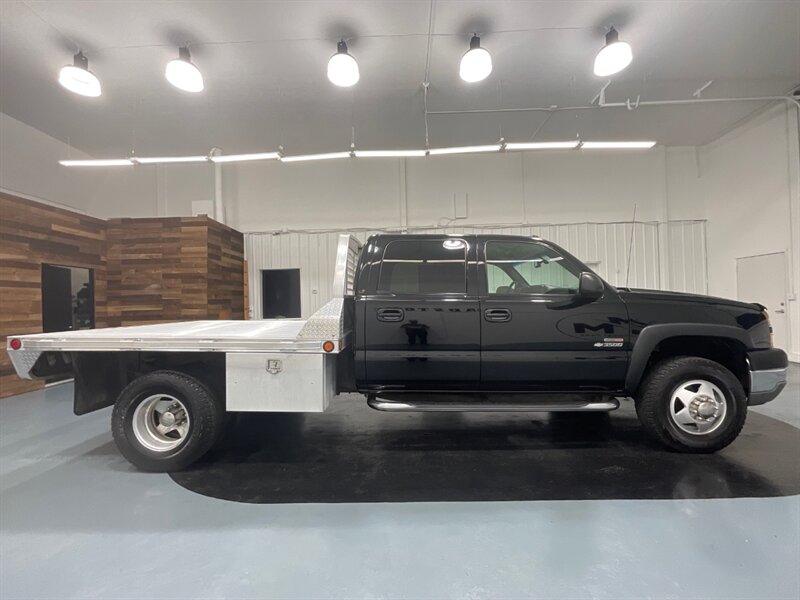 2005 Chevrolet Silverado 3500 LT Crew Cab 4X4 / 6.6L DIESEL / DUALLY / FLAT BED  / LOCAL TRUCK NO RUST - Photo 4 - Gladstone, OR 97027