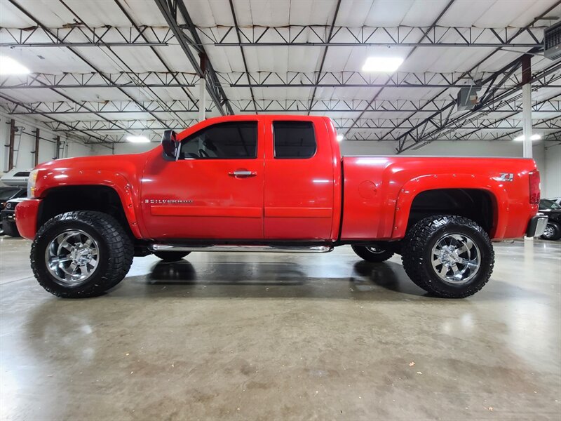 2007 Chevrolet Silverado 1500 Z71 / 4X4 / 102K MILES / NEW TIRES / LIFTED  / 4-Door / Excellent Condition - Photo 3 - Portland, OR 97217