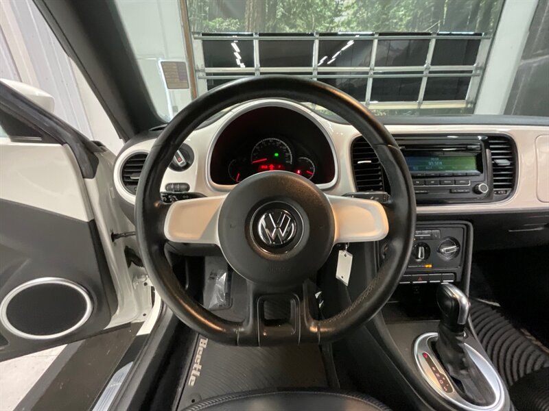 2013 Volkswagen Beetle 2.5L PZEV Hatchback 2dr / Leather & Heated seats  / BRAND NEW TIRES / LOCAL OREGON CAR / 51,000 MILES - Photo 33 - Gladstone, OR 97027