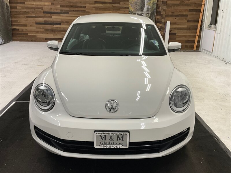 2013 Volkswagen Beetle 2.5L PZEV Hatchback 2dr / Leather & Heated seats  / BRAND NEW TIRES / LOCAL OREGON CAR / 51,000 MILES - Photo 5 - Gladstone, OR 97027