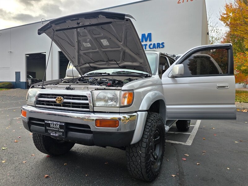 1998 Toyota 4Runner Limited 4X4 / V6 3.4 L / LIFTED / REAR DIFF LOCK / TIMING BELT DONE / SUN ROOF / LEATHER / NEW TIRES / ZERO RUST - Photo 25 - Portland, OR 97217