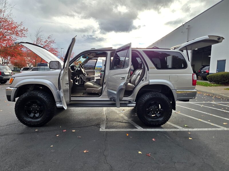 1998 Toyota 4Runner Limited 4X4 / V6 3.4 L / LIFTED / REAR DIFF LOCK / TIMING BELT DONE / SUN ROOF / LEATHER / NEW TIRES / ZERO RUST - Photo 23 - Portland, OR 97217
