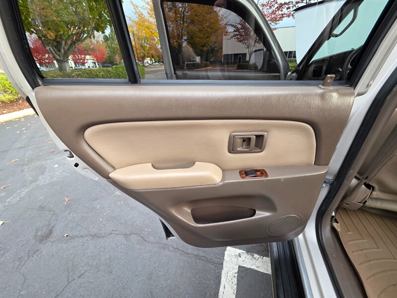 1998 Toyota 4Runner Limited 4X4 / V6 3.4 L / LIFTED / REAR DIFF LOCK / TIMING BELT DONE / SUN ROOF / LEATHER / NEW TIRES / ZERO RUST - Photo 47 - Portland, OR 97217