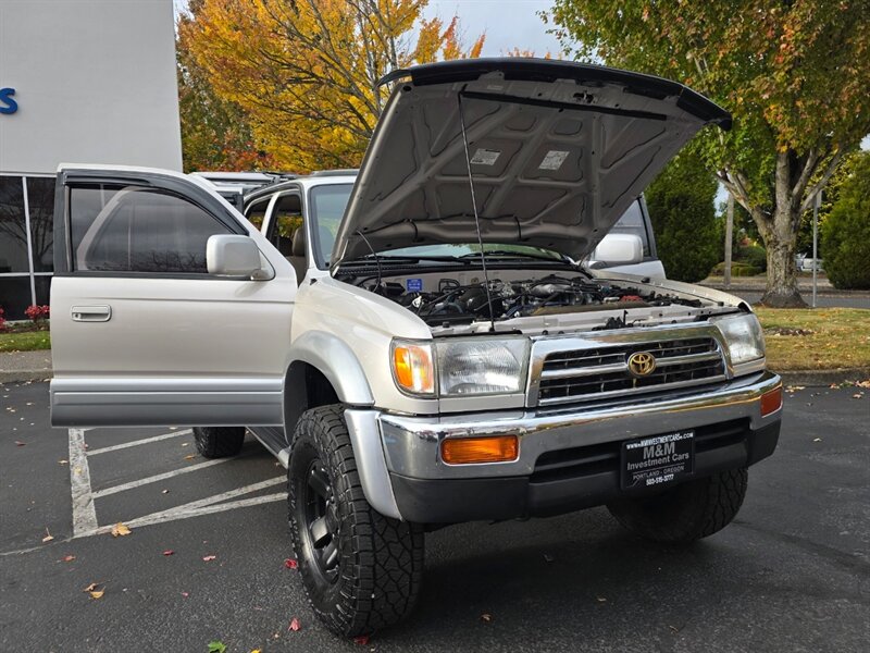 1998 Toyota 4Runner Limited 4X4 / V6 3.4 L / LIFTED / REAR DIFF LOCK / TIMING BELT DONE / SUN ROOF / LEATHER / NEW TIRES / ZERO RUST - Photo 26 - Portland, OR 97217