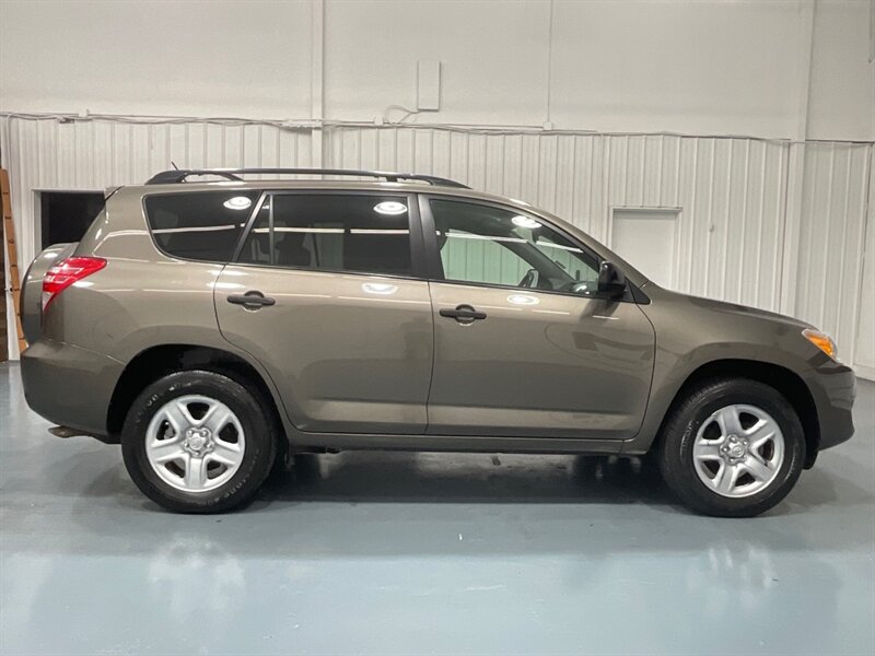 2010 Toyota RAV4 Sport Utility AWD / 1-OWNER LOCAL / NEW TIRES  / ZERO RUST - Photo 4 - Gladstone, OR 97027