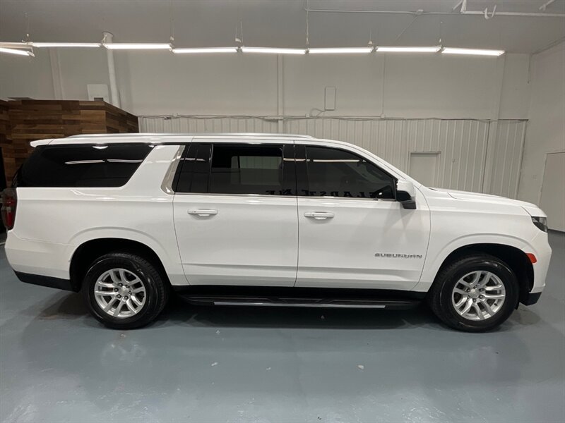 2021 Chevrolet Suburban LT 4X4 3RD ROW SEAT / Leather w. heated seats  / Rear view Camera - Photo 4 - Gladstone, OR 97027