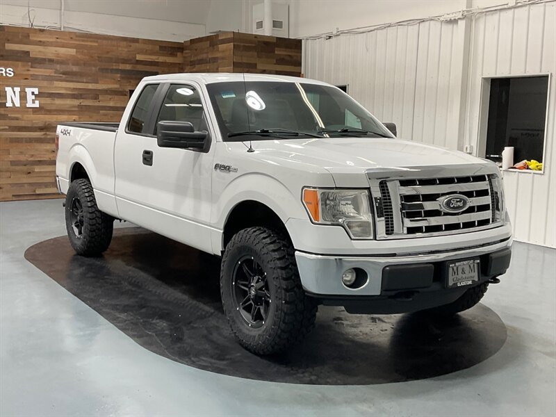 2012 Ford F-150 Super Cab 4X4 / 3.7L V6 / 1-OWNER /NEW WHEELS TIRE  / NEW LIFT - Photo 2 - Gladstone, OR 97027