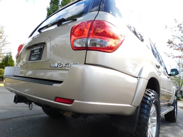 2005 Toyota Sequoia SR5 / 4WD / Leather Heated Seats / LIFTED LIFTED   - Photo 11 - Portland, OR 97217