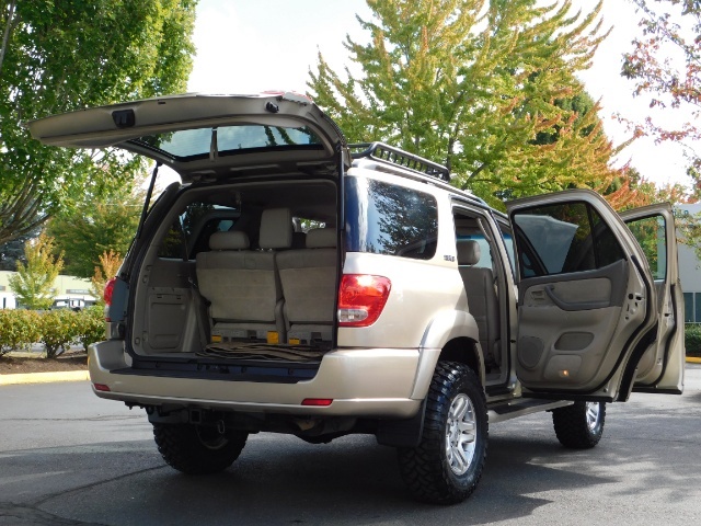 2005 Toyota Sequoia SR5 / 4WD / Leather Heated Seats / LIFTED LIFTED   - Photo 29 - Portland, OR 97217