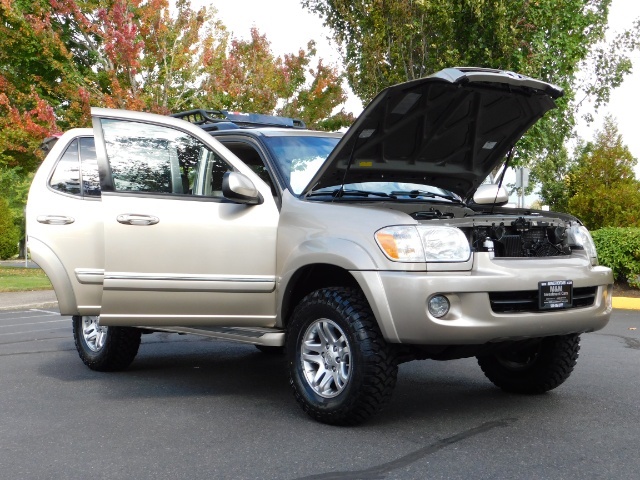 2005 Toyota Sequoia SR5 / 4WD / Leather Heated Seats / LIFTED LIFTED   - Photo 31 - Portland, OR 97217