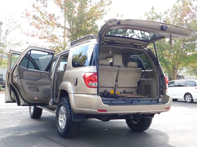 2005 Toyota Sequoia SR5 / 4WD / Leather Heated Seats / LIFTED LIFTED   - Photo 27 - Portland, OR 97217