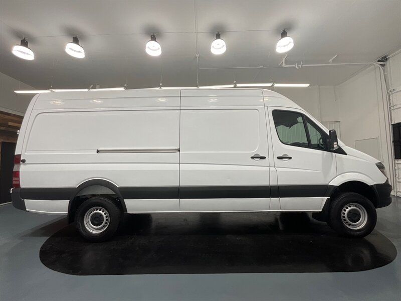 2018 Mercedes-Benz Sprinter 2500 CARGO VAN 4X4 /V6 DIESEL / HIGHROOF 170 " WB  / LOCAL ONE OWNER - Photo 4 - Gladstone, OR 97027