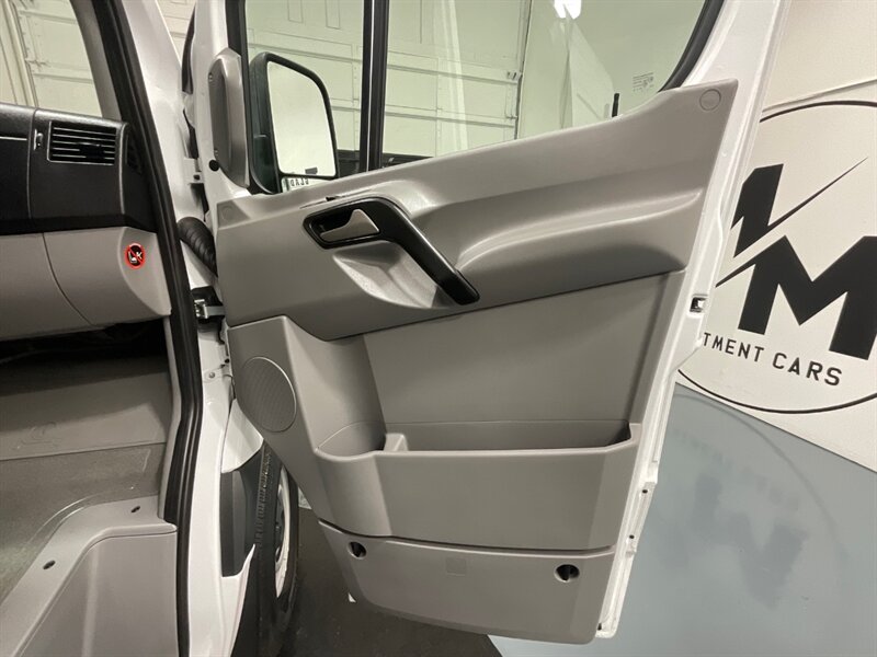 2018 Mercedes-Benz Sprinter 2500 CARGO VAN 4X4 /V6 DIESEL / HIGHROOF 170 " WB  / LOCAL ONE OWNER - Photo 42 - Gladstone, OR 97027