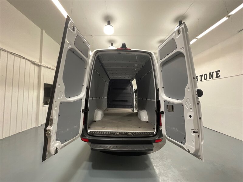 2018 Mercedes-Benz Sprinter 2500 CARGO VAN 4X4 /V6 DIESEL / HIGHROOF 170 " WB  / LOCAL ONE OWNER - Photo 10 - Gladstone, OR 97027