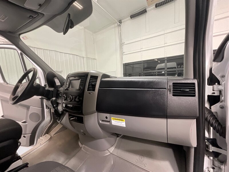 2018 Mercedes-Benz Sprinter 2500 CARGO VAN 4X4 /V6 DIESEL / HIGHROOF 170 " WB  / LOCAL ONE OWNER - Photo 18 - Gladstone, OR 97027