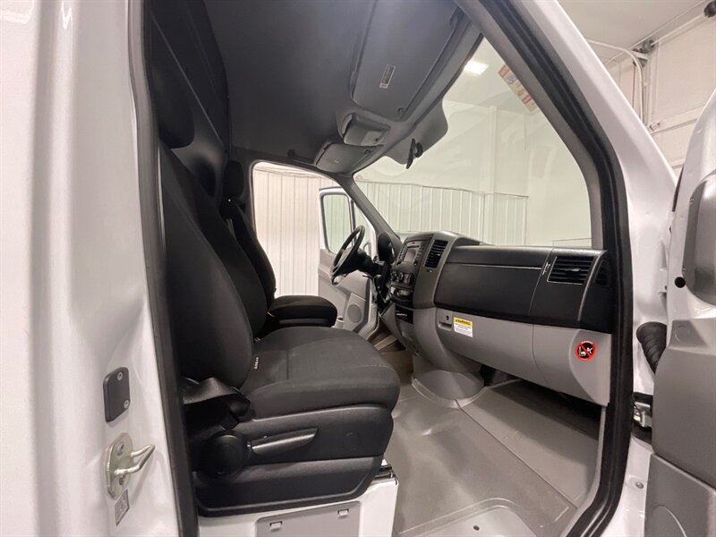 2018 Mercedes-Benz Sprinter 2500 CARGO VAN 4X4 /V6 DIESEL / HIGHROOF 170 " WB  / LOCAL ONE OWNER - Photo 16 - Gladstone, OR 97027