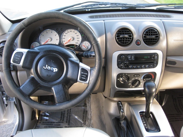 2004 Jeep Liberty Renegade   - Photo 16 - Portland, OR 97217