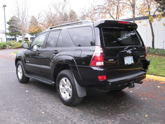 2005 Toyota 4Runner SR5 / 4WD/ 6Cyl / Moonroof   - Photo 3 - Portland, OR 97217