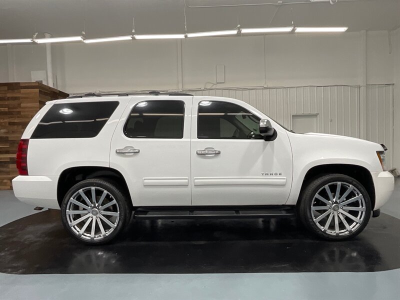 2008 Chevrolet Tahoe LT 4X4 / 5.3L V8 / Leather / 3RD SEAT / NEW TIRES  / Excel Cond - Photo 4 - Gladstone, OR 97027