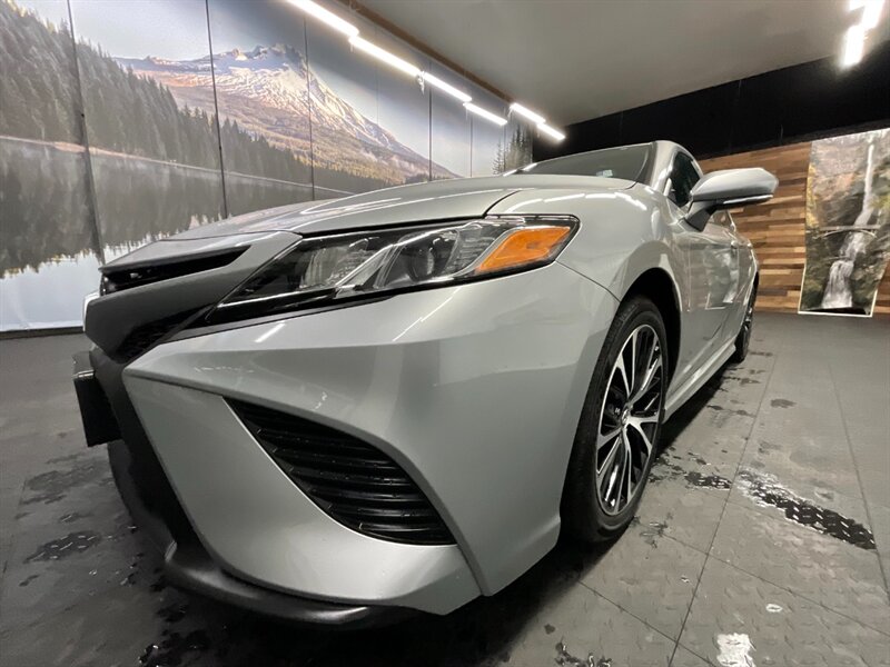 2019 Toyota Camry SE Sedan / 2.5L 4Cyl / Backup Cam / 14,000 MILES  LOCAL CAR / SHARP & CLEAN !! - Photo 11 - Gladstone, OR 97027