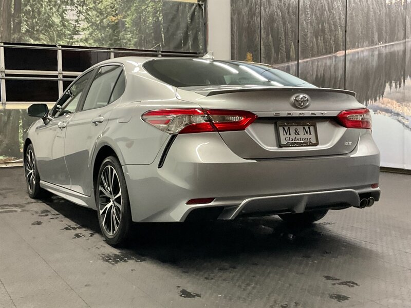 2019 Toyota Camry SE Sedan / 2.5L 4Cyl / Backup Cam / 14,000 MILES  LOCAL CAR / SHARP & CLEAN !! - Photo 7 - Gladstone, OR 97027