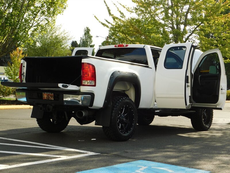 2011 GMC Sierra 2500 4WD 6.6L DURAMAX DIESEL / ONLY 66,000 MILES   - Photo 29 - Portland, OR 97217