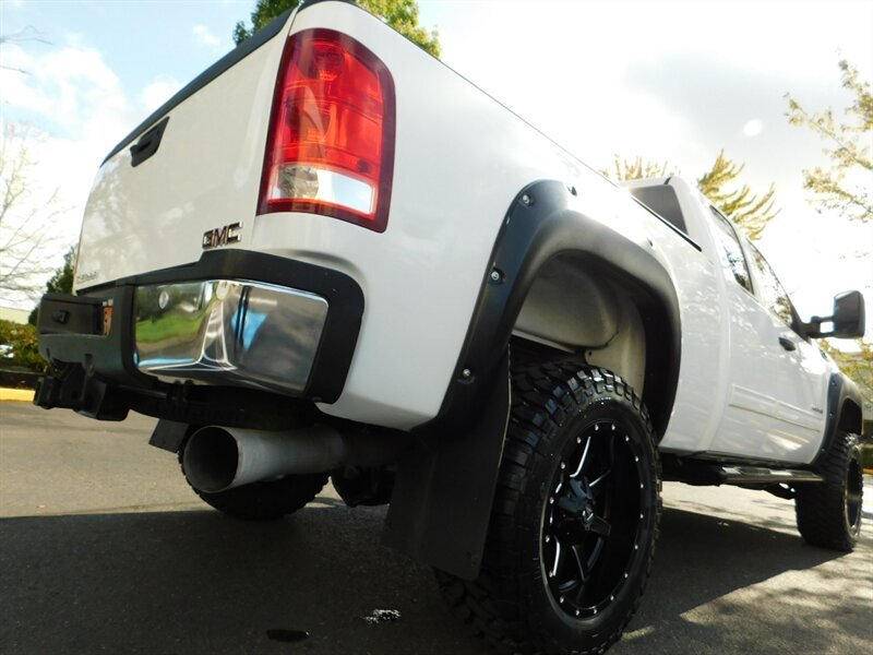 2011 GMC Sierra 2500 4WD 6.6L DURAMAX DIESEL / ONLY 66,000 MILES   - Photo 26 - Portland, OR 97217