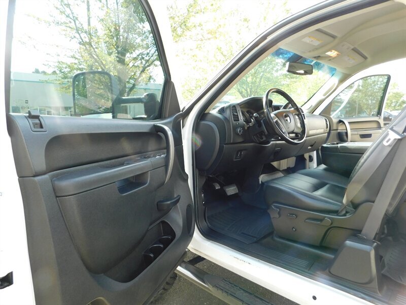 2011 GMC Sierra 2500 4WD 6.6L DURAMAX DIESEL / ONLY 66,000 MILES   - Photo 13 - Portland, OR 97217