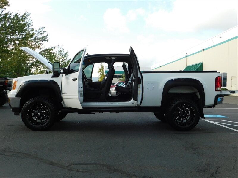 2011 GMC Sierra 2500 4WD 6.6L DURAMAX DIESEL / ONLY 66,000 MILES   - Photo 5 - Portland, OR 97217