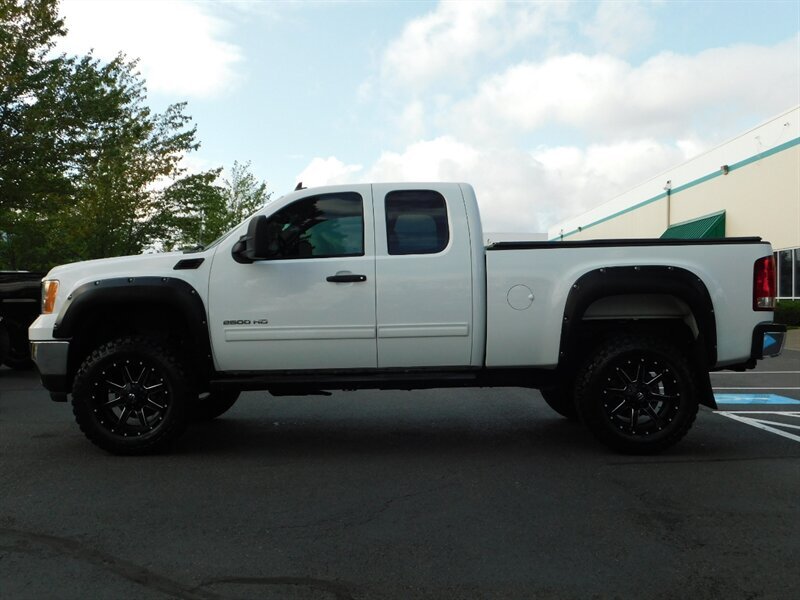 2011 GMC Sierra 2500 4WD 6.6L DURAMAX DIESEL / ONLY 66,000 MILES   - Photo 3 - Portland, OR 97217